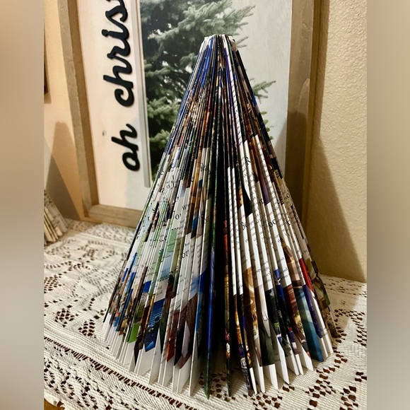 Handmade Folded Magazine Christmas Tree - Book Folding Paper Folding Origami - Picture 2 of 3